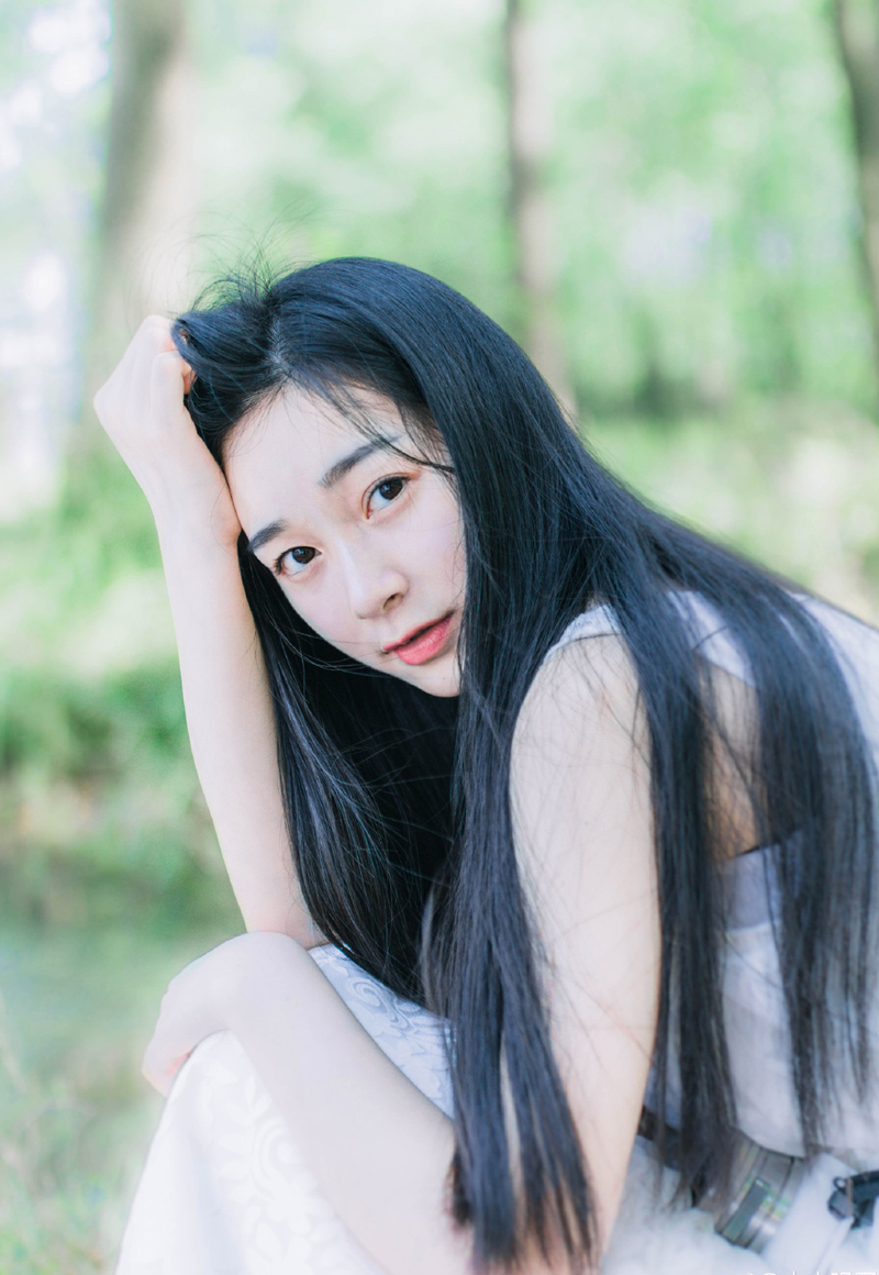 只听刘璝低沉的声音里，隐隐带着几分咆哮：“我为刘家出生入死，浴血拼杀，刘璋却在后方私通我妻子，更暗谋害我，非我不忠，奈何刘璋昏庸无道，更要绝我生路，今日回来，刘璝也没想过活着出去，将军，我刘璝今日，要反了！”